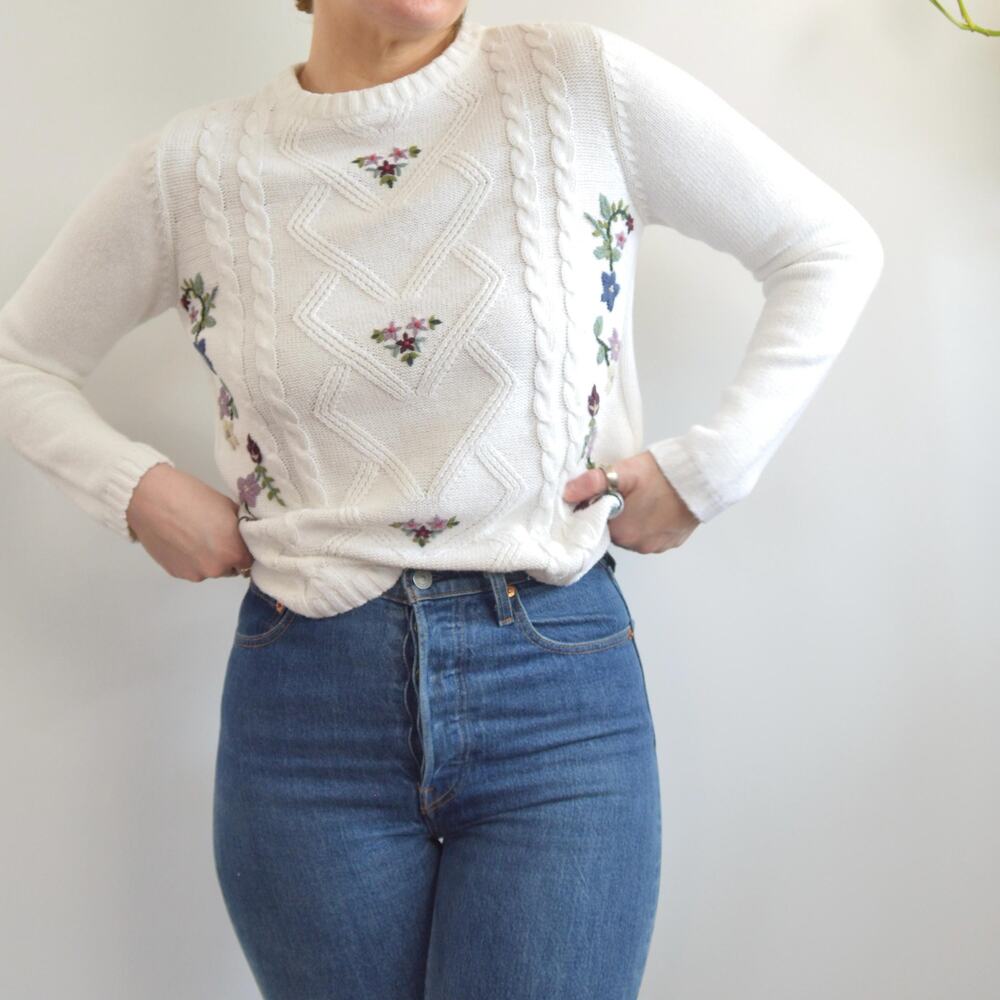 sweet white cropped floral embroidery cable knit crew neck sweater